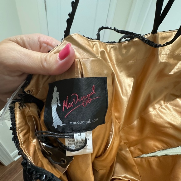 Mac Duggal size 4 - Picture 2 of 5